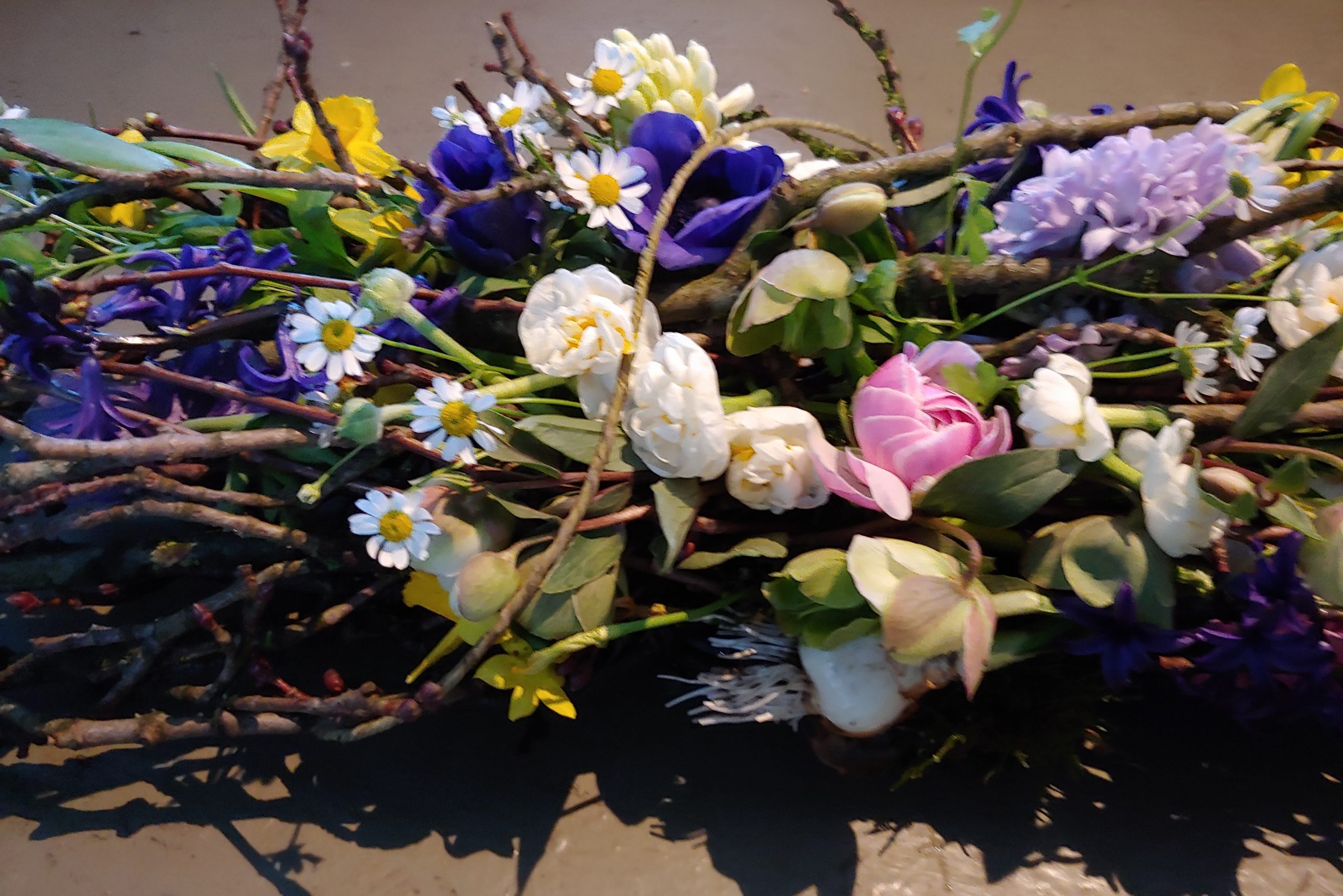 Rouwbloemwerk met bloemen uit je eigen tuin Rouwbloemen uit eigen tuin